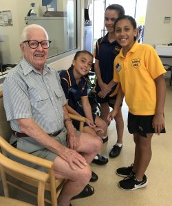 Ettalong Public Students with Volunteer Fred